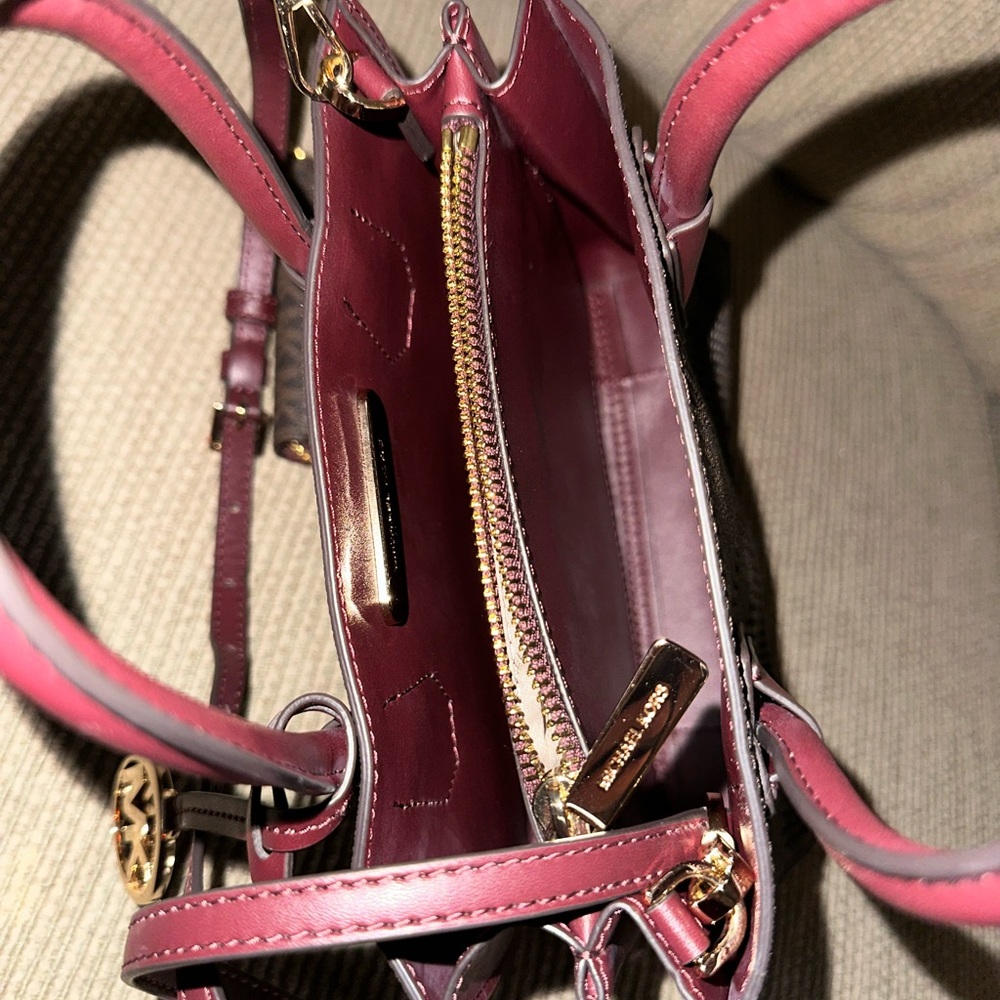 Michael Kors Mercer Medium Messenger With Strap and Card Case Wallet Merlot - Picture 3 of 8